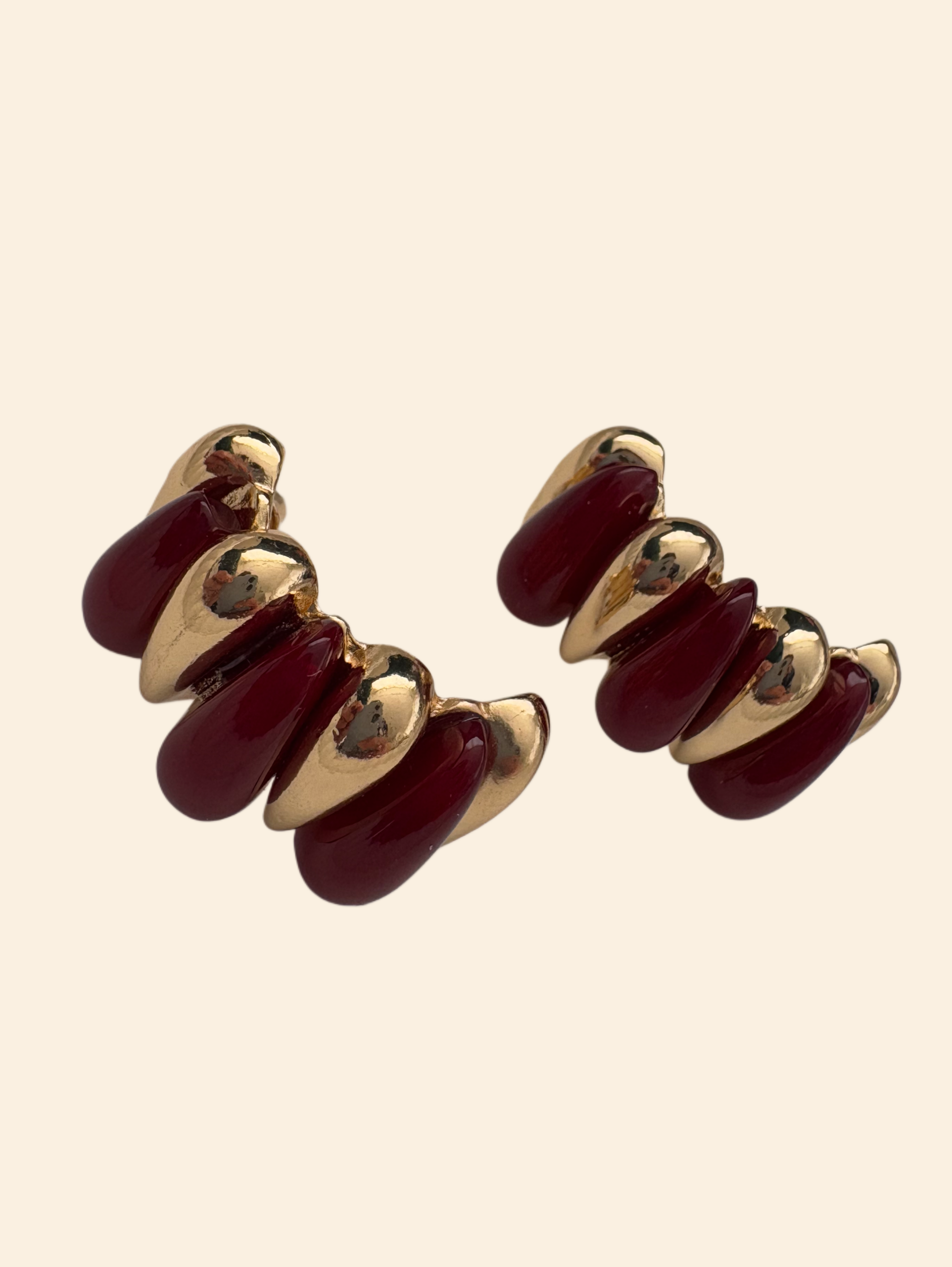 گوشواره طلایی زرشکی میخی